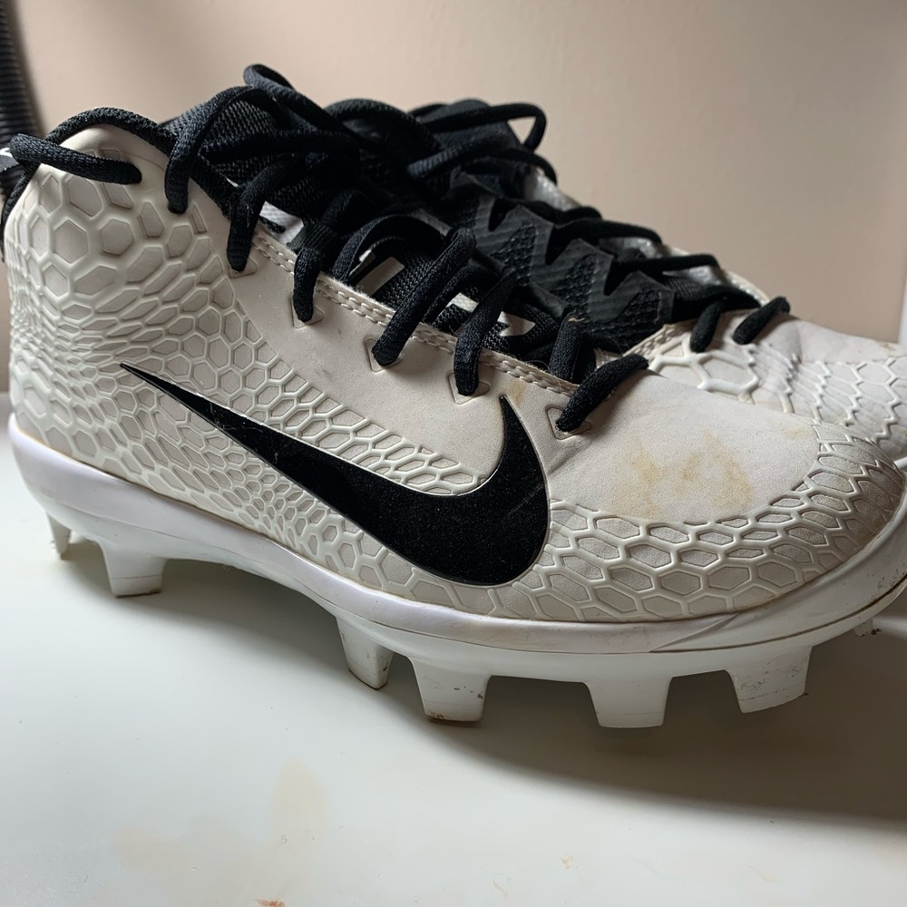 Baseball cleats